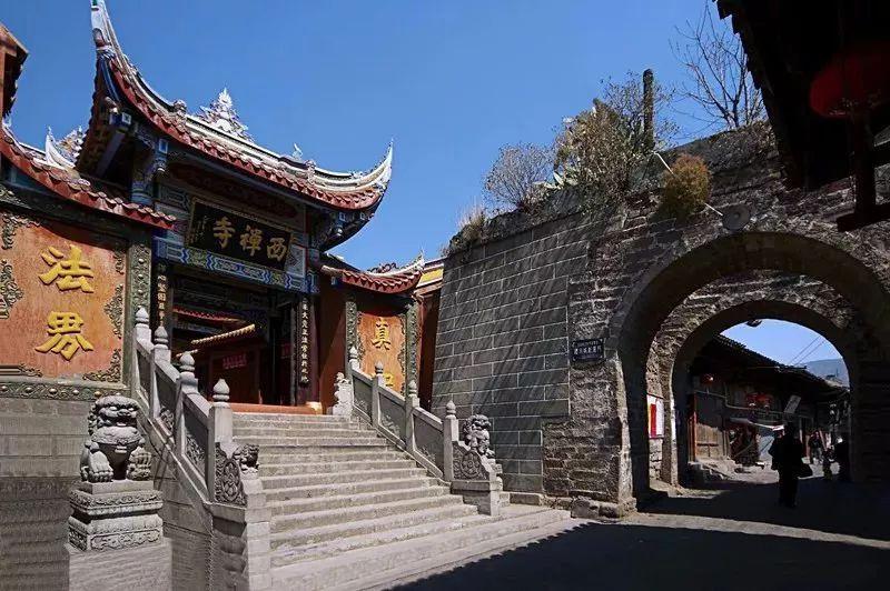 陈妍希和陈乔恩瑜伽大片,腹肌马甲线抢镜,看出她们已经40+吗